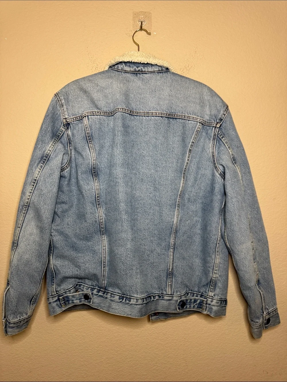 Levi's Men's Light Blue Sherpa-Lined Denim Jacket